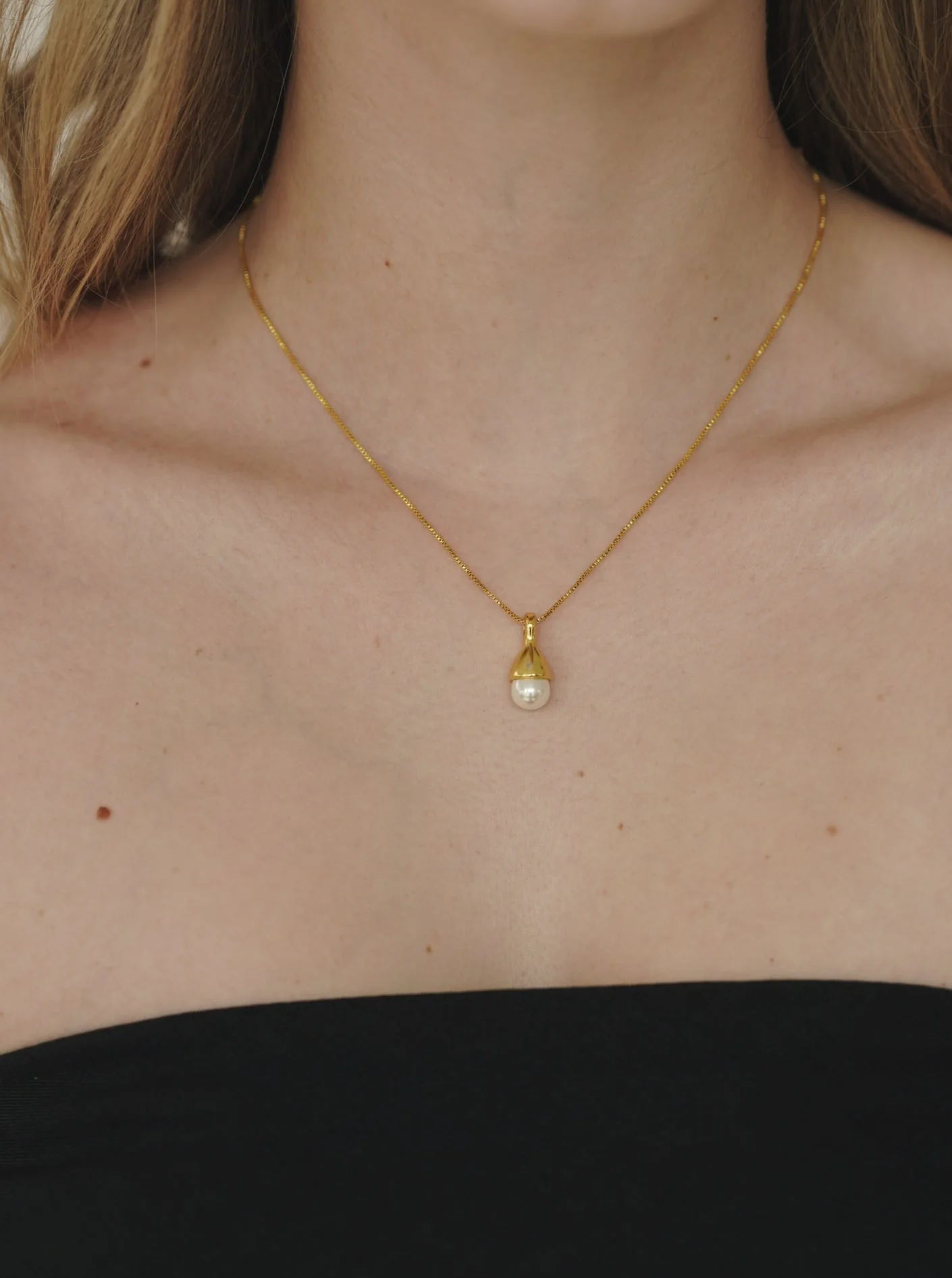 Anne Pearl Drop Necklace - Image 7