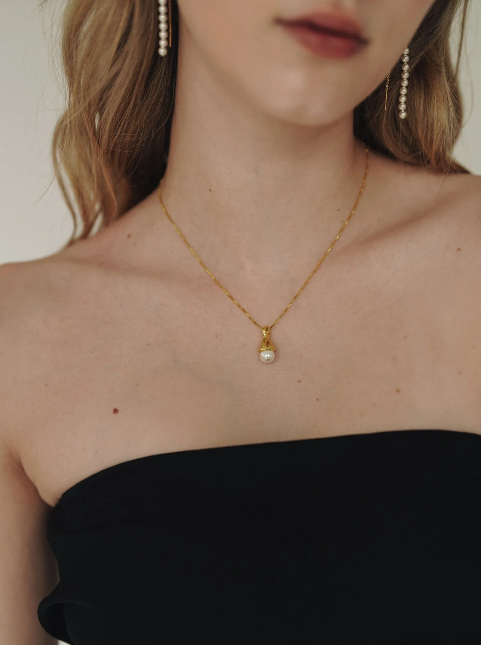 Anne Pearl Drop Necklace - Image 9