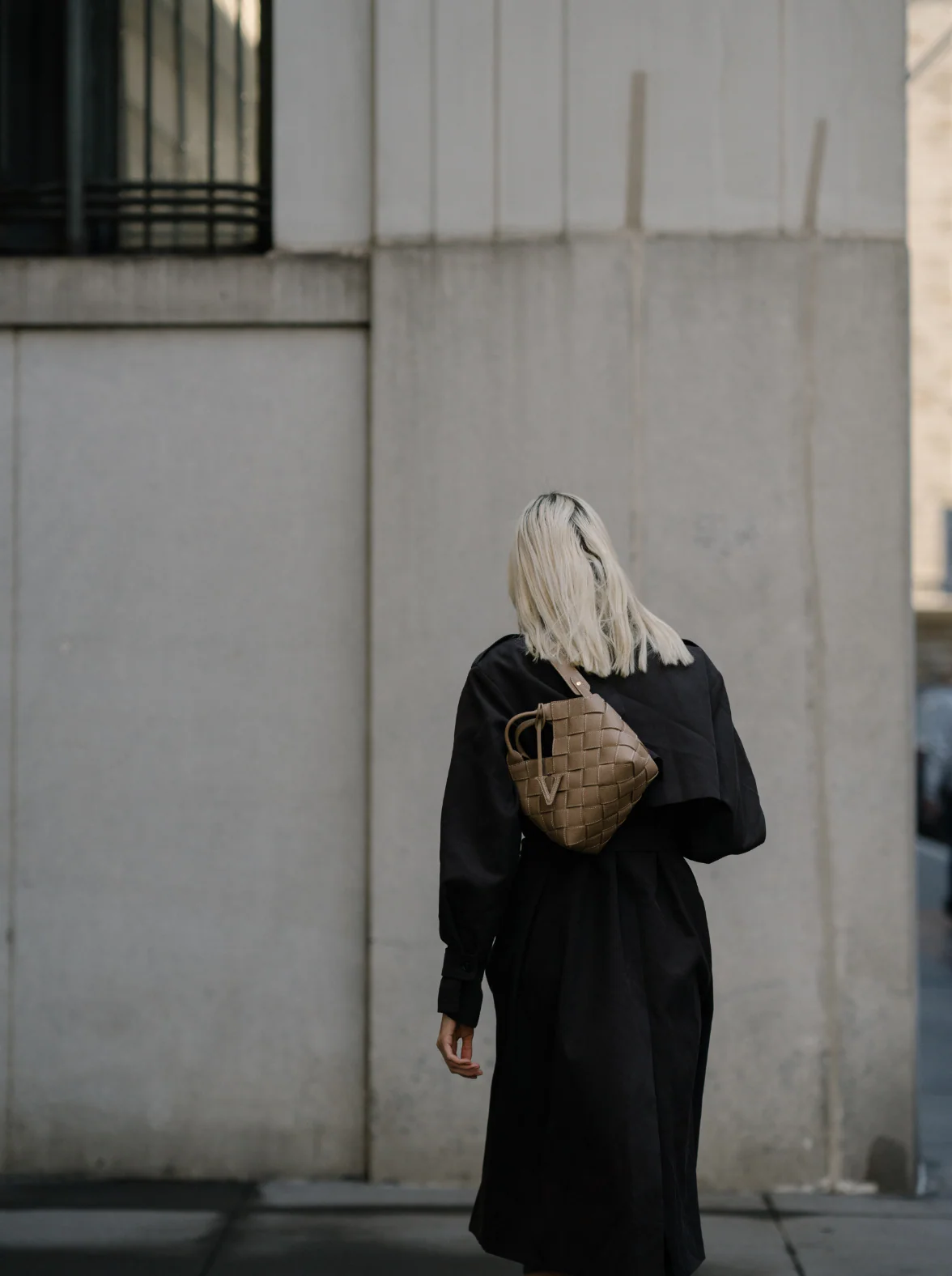 Etoupe Woven Basket Bag - Image 15