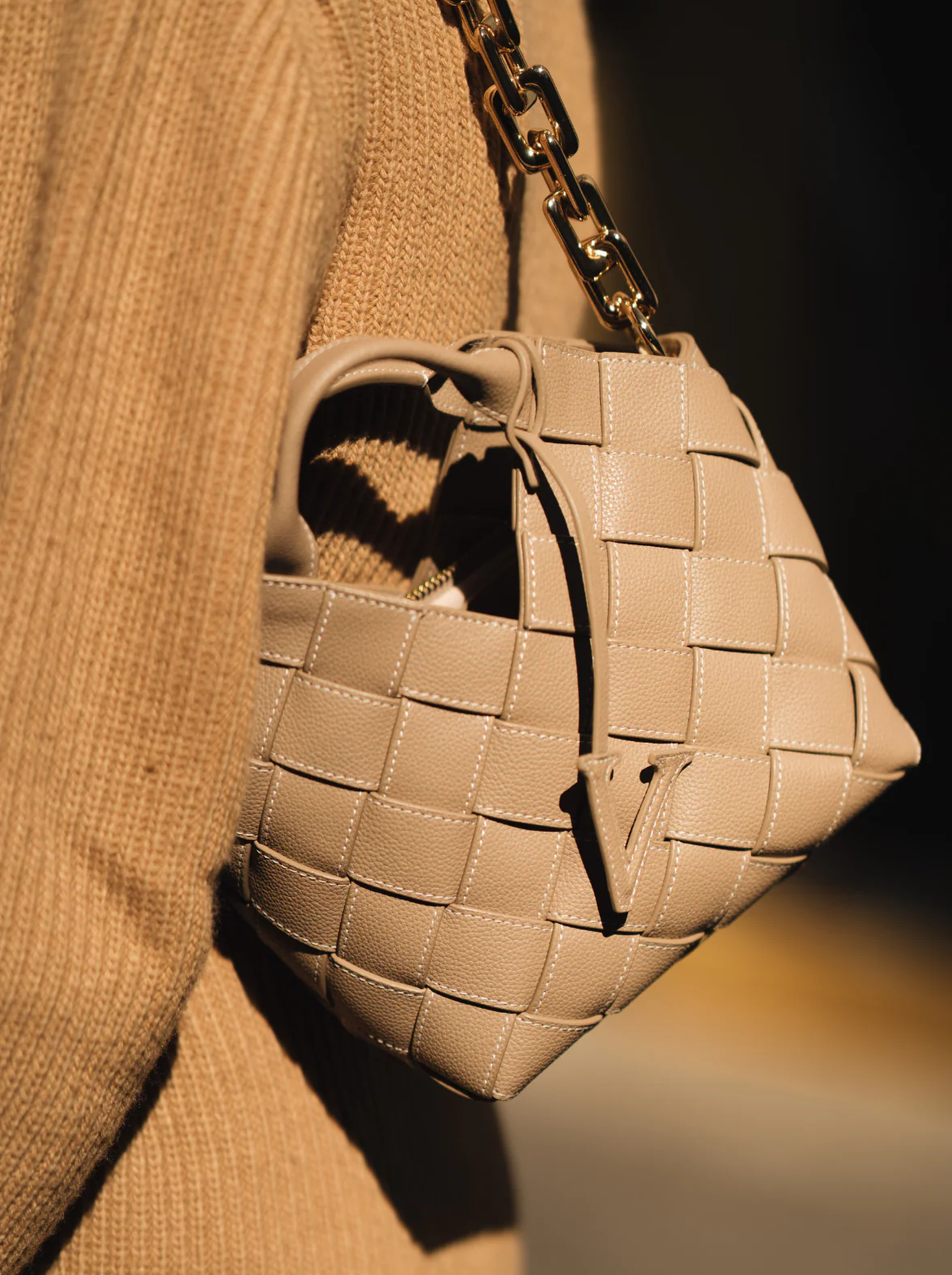 Etoupe Woven Basket Bag - Image 16