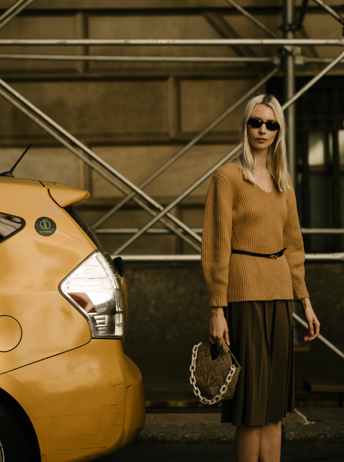 Etoupe Woven Basket Bag - Image 19