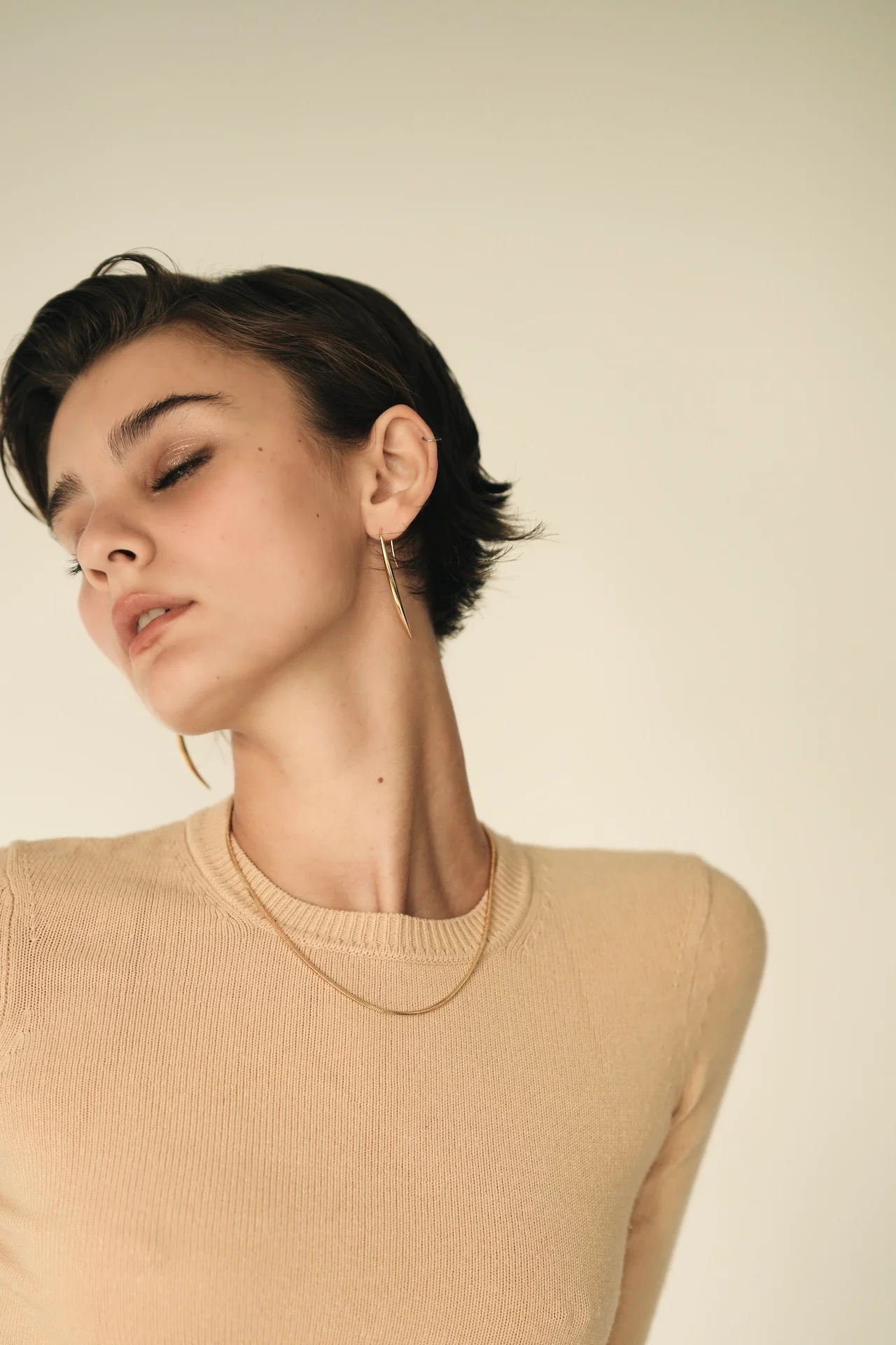 Gold Herringbone Chain Necklace - Image 7