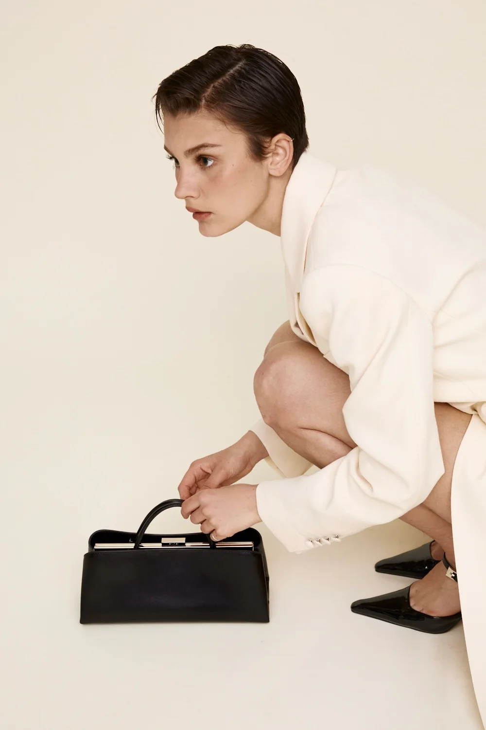 Silver Noir Éclair Bag - Image 17