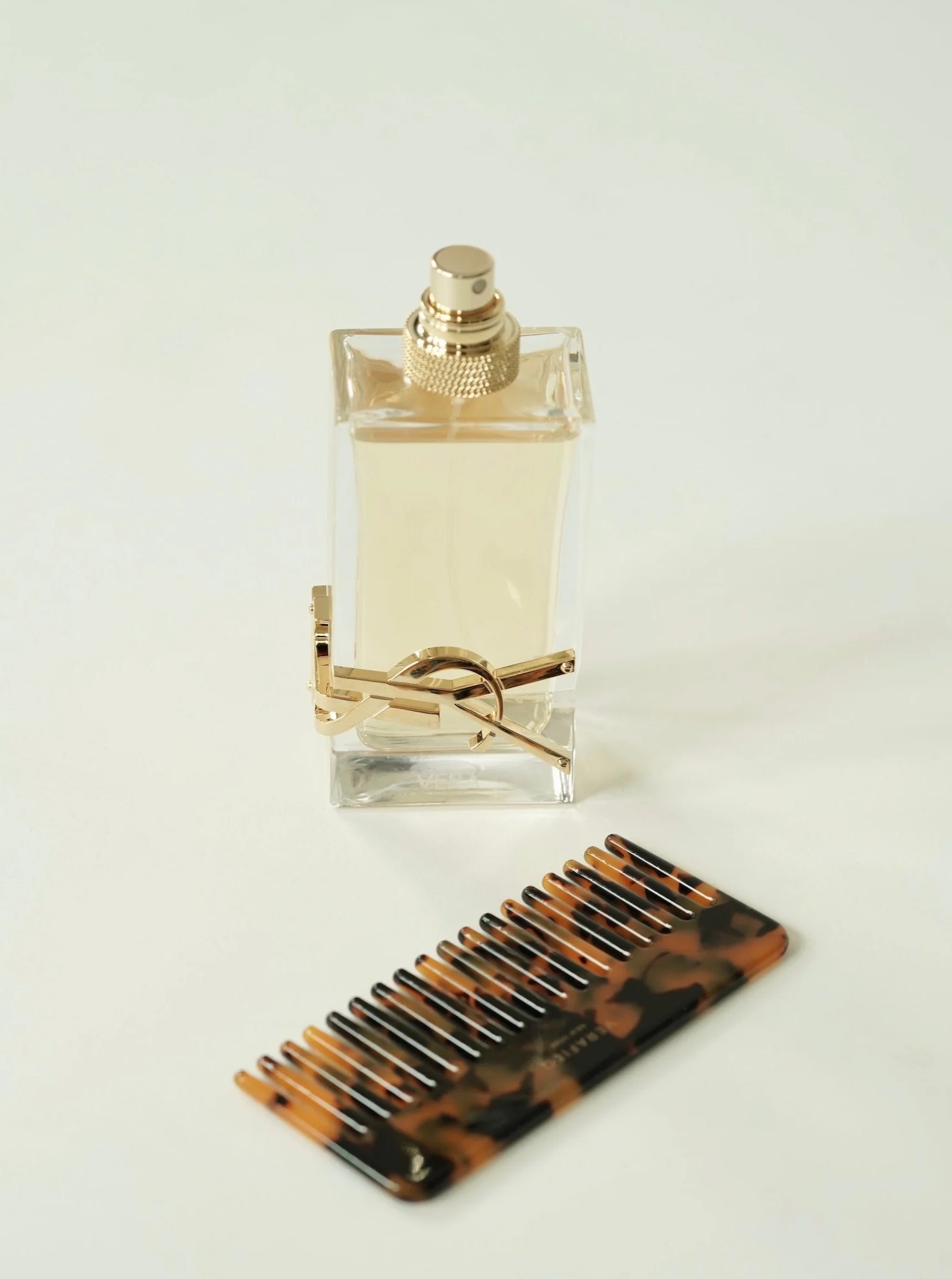 Tan Hair Comb with Case - Image 7