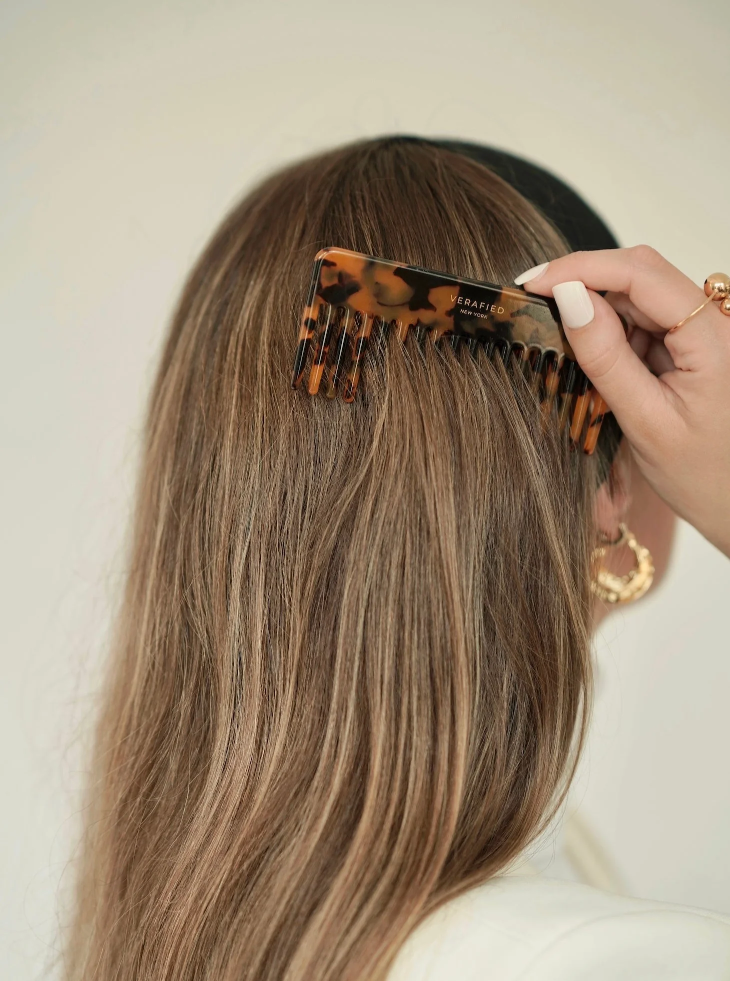 Tan Hair Comb with Case - Image 9