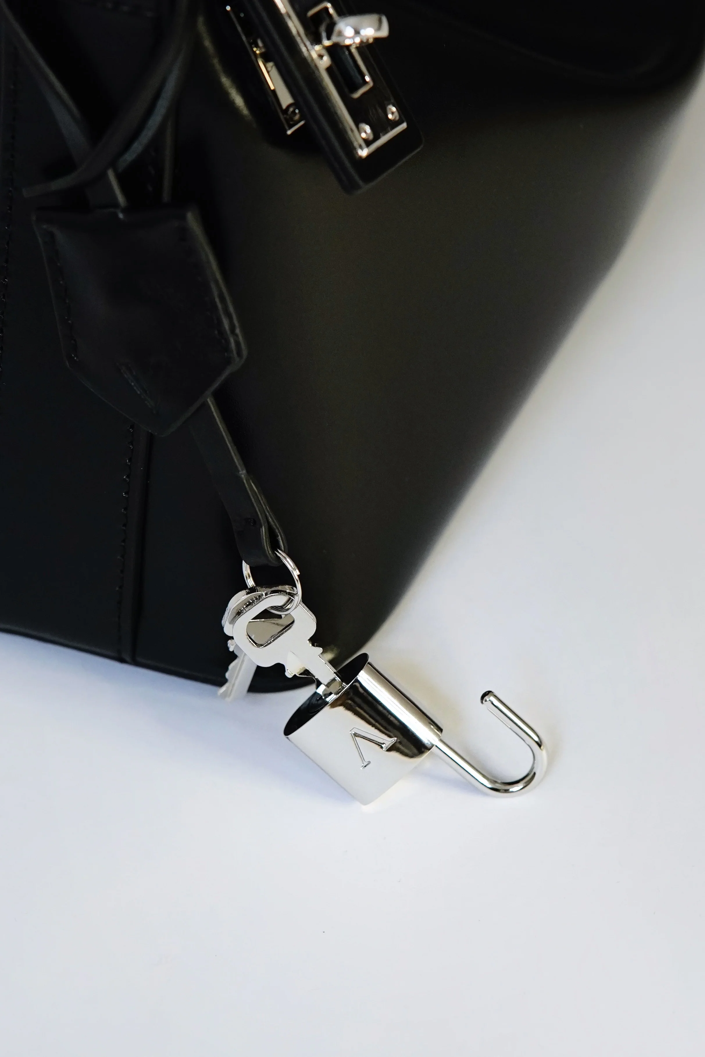 Silver VERAFIED Lock Set - Image 4